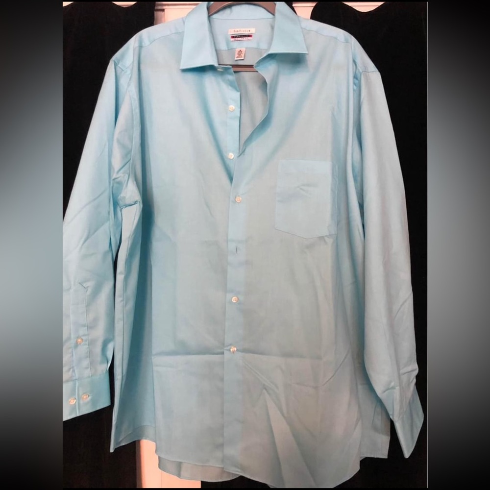 Men’s Van Heusen blue button down long sleeve shirt SIZE 18–34/35